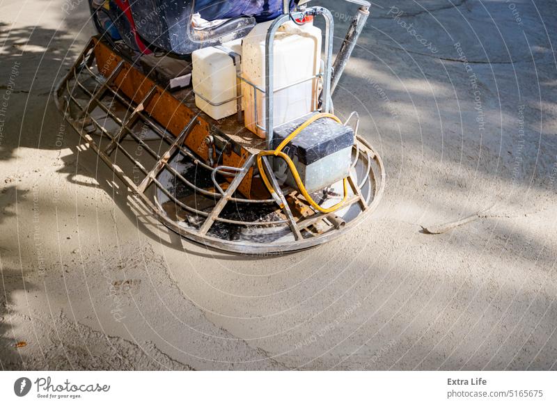 Glätter mit Motor, Maschine für die Fertigstellung, Nivellierung der Betonoberfläche Ausrichten Baustelle Käfig Zement Tiefbau abschließen betonieren