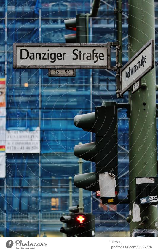 Ecke Danziger Ampel Prenzlauer Berg Baustelle Berlin Stadt Menschenleer Außenaufnahme Stadtzentrum Hauptstadt Tag Farbfoto Altstadt Altbau Haus Bauwerk Kreuzung