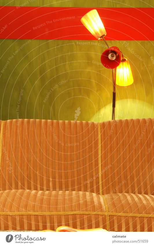 - retrostyle I - Sofa Wohnzimmer Gast Sitzgelegenheit Stehlampe Licht Erholung old-school Sechziger Jahre Siebziger Jahre polstergruppe Beleuchtung Verabredung