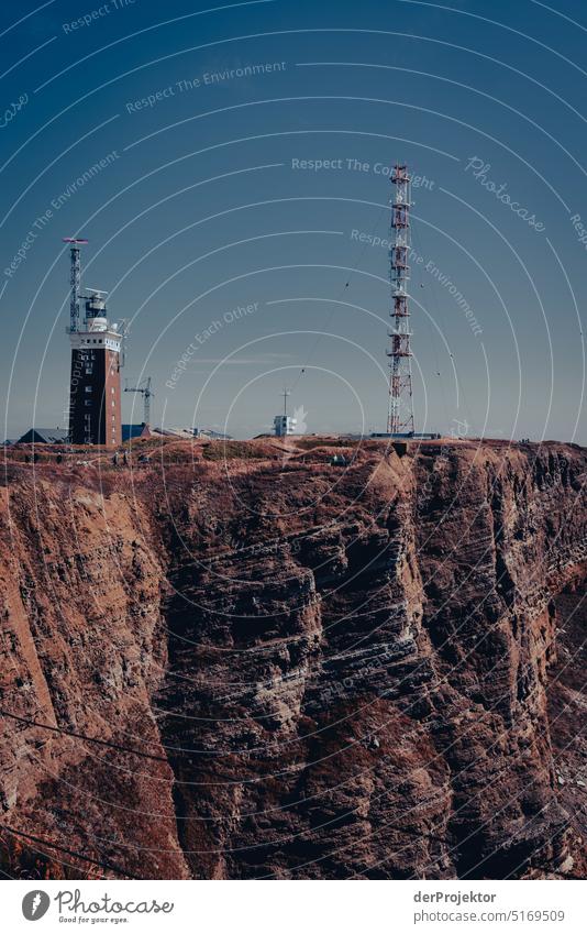 Blick auf Leuchtturm auf Helgoland am Morgen Strand Sonnenbad Säugetier Artenreichtum Naturschutz Naturerlebnis Naturschutzgebiet Textfreiraum oben