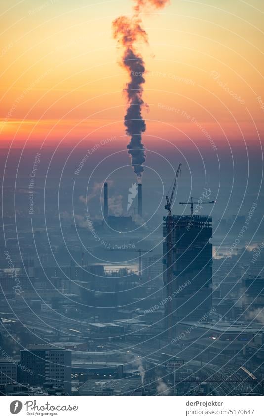 Blick auf Berlin an einem Wintermorgen mit Sonnenaufgang XIV Berlin Mitte Muster abstrakt Urbanisierung Coolness Hauptstadt Textfreiraum rechts