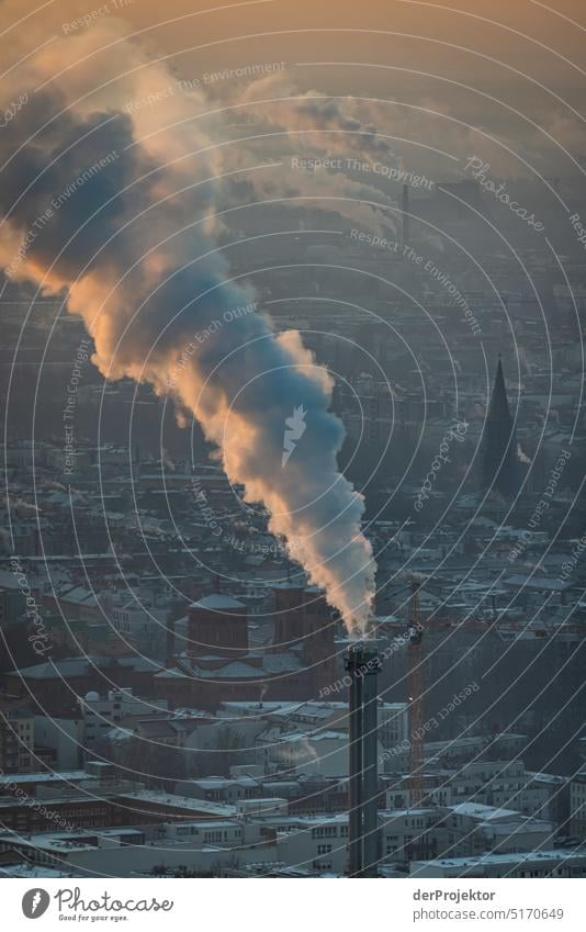 Blick auf Berlin an einem Wintermorgen mit Sonnenaufgang XVI Berlin Mitte Muster abstrakt Urbanisierung Coolness Hauptstadt Textfreiraum rechts