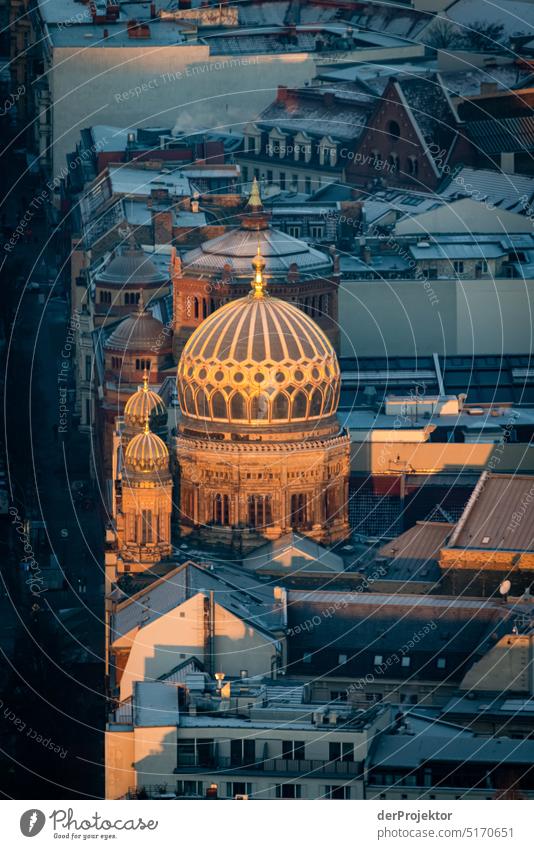 Blick auf Berlin an einem Wintermorgen mit Sonnenaufgang VIII Berlin Mitte Muster abstrakt Urbanisierung Coolness Hauptstadt Textfreiraum rechts