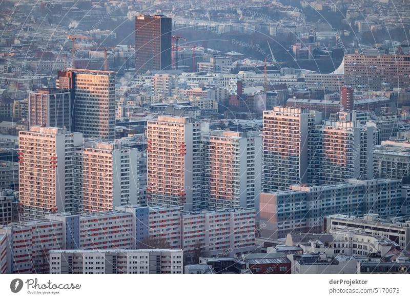 Blick auf Berlin an einem Wintermorgen mit Sonnenaufgang V Berlin Mitte Muster abstrakt Urbanisierung Coolness Hauptstadt Textfreiraum rechts Textfreiraum links