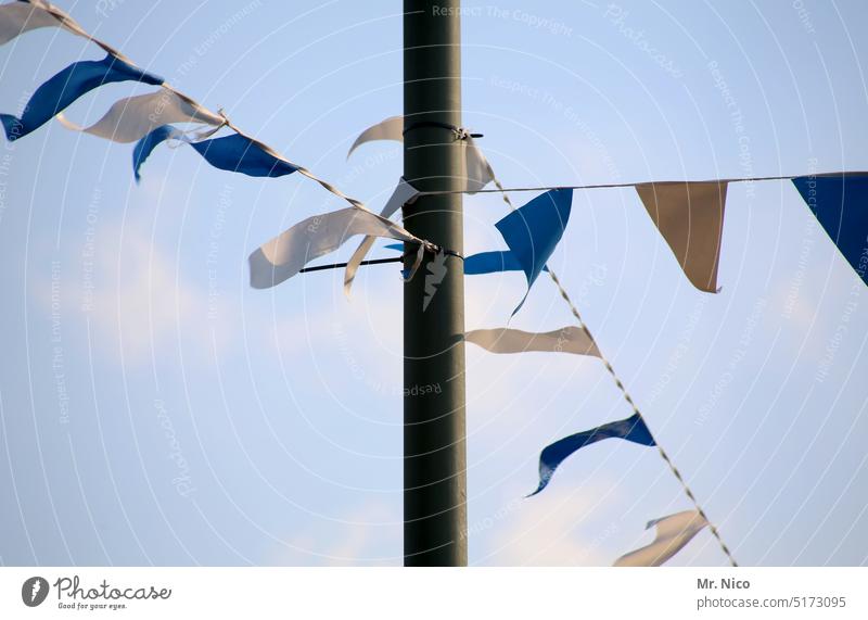 Fähnchen im Wind flattern wehen windig Fahne im Wind wehen vom winde verweht Dekoration & Verzierung fähnchen festlich Girlanden dekorieren Party Feste & Feiern