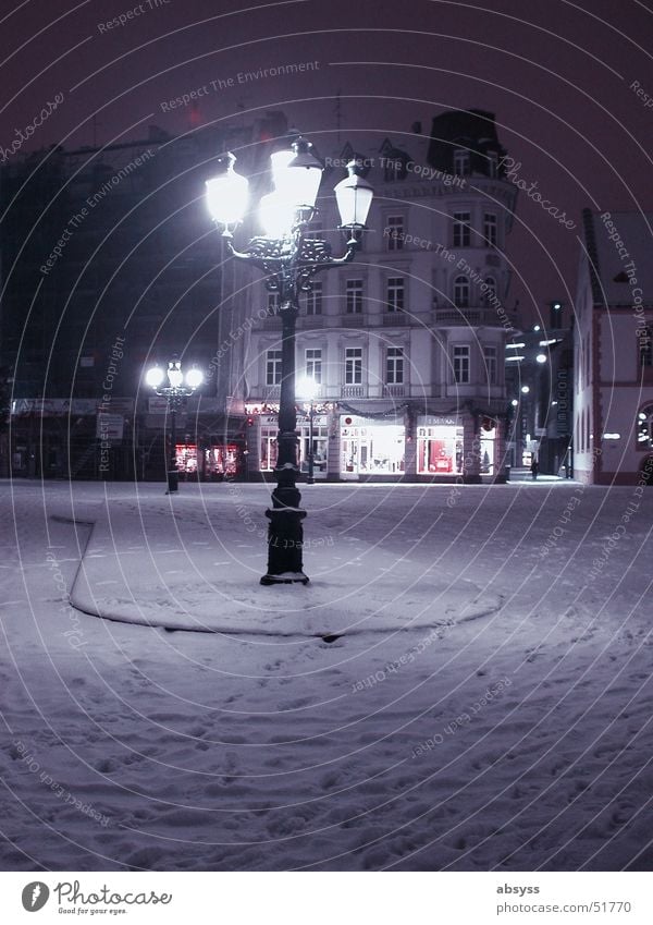 Stille Nacht ... Stadt Wiesbaden Licht Laterne Lampe dunkel Winter Jahreszeiten Einsamkeit Deutschland Dorf blau Schnee ruhig Spaziergang towns night light dark