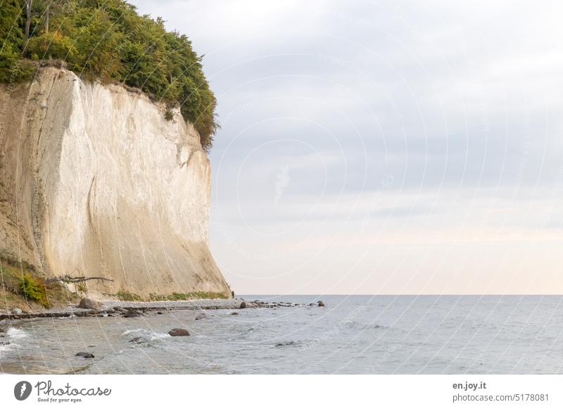 Abbruchkante Rügen Kreidefelsen steil Steilküste Meer Ostsee ostseeküste Ostseeurlaub Horizont Felsen Felsenküste gefährlich Gefahr ufer Mecklenburg-Vorpommern