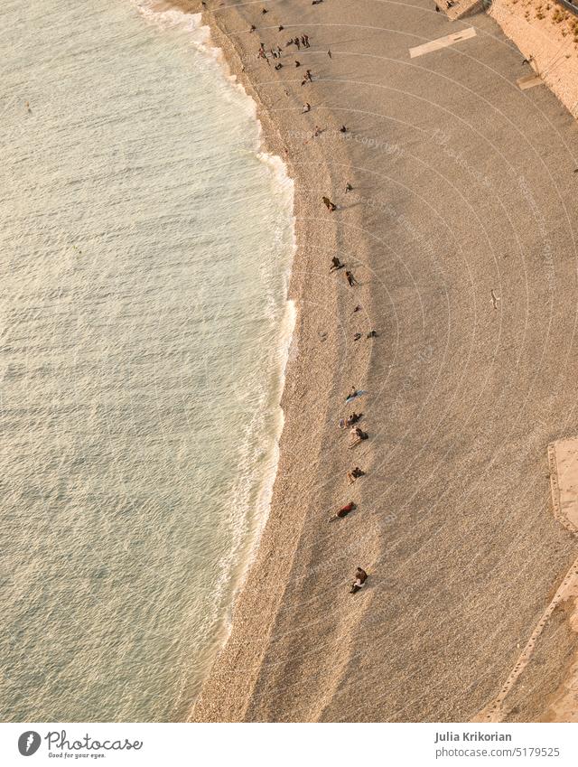 Blick auf den Strand in Nizza, Frankreich. Wasser Ferien & Urlaub & Reisen reisen Reiseziel Küste Küstenstreifen Sommerurlaub Tourismus Meereslandschaft