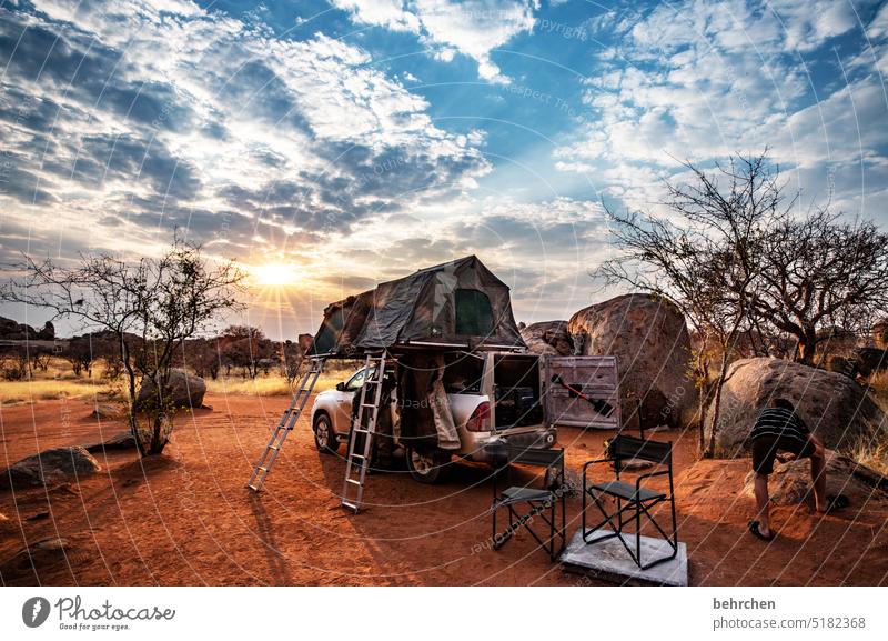 *3 6 0 0* abenteu(r)er Felsen Wolken Damaraland Wildnis Campingplatz campen Zeltplatz dachzelt jeep Sonnenuntergang Sonnenstern Sonnenlicht Schatten Licht