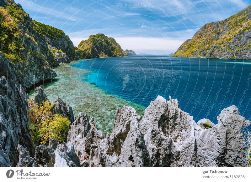 El Nido, Palawan, Philippinen. Matinloc Insel Szene von Tapiutan Strait in Bacuit Archipelago gelegen. Reiseziel matinloc tapiutan Meerstraße palawan bacuit