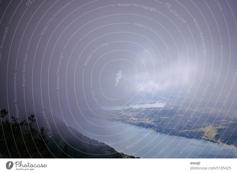 Aussicht von der Rigi auf den Vierwaldstättersee bei Wolken und Nebel rigi Vierwaldstätter See schweiz zentralschweiz gewässer nebel wolken mystisch aussicht