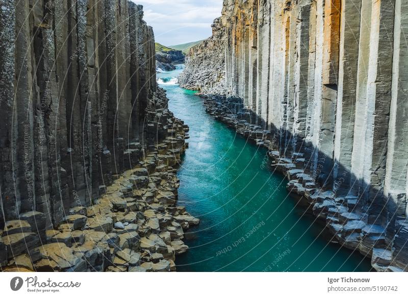 Studlagil Basalt-Canyon, Island. Eine der epischsten und wunderbarsten Natursehenswürdigkeiten in Island Schlucht studlagil schön reisen Landschaft isländisch