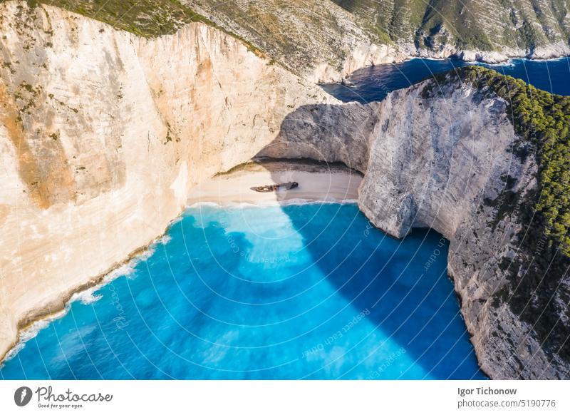 Luftaufnahme von Navagio oder Shipwreck Beach auf der Insel Zakynthos, Griechenland. Sommerurlaub Reisekonzept Strand navagio Zakinthos Himmel Schiff Natur