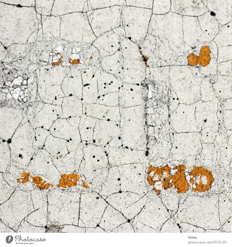 Found Verkehr Verkehrswege Fußgänger Straße Wege & Pfade Fußgängerbrücke Fußgängerzone Farbe Asphalt Riss Punkt Stein Beton Schilder & Markierungen Linie