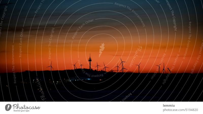 Sonnenuntergang auf der Schwäbischen Alb Abendrot Funkturm windräder abendhimmel Nachtaufnahme Silhouette orange