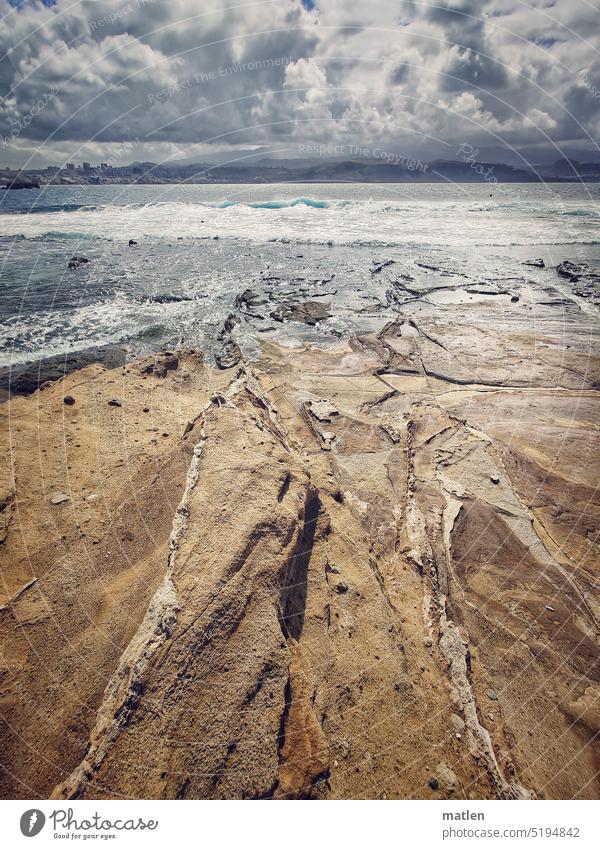 raw coast rauh Küste meer wolken Strand Himmel Wellen Landschaft Farbfoto Menschenleer Felsen Kanarische Inseln