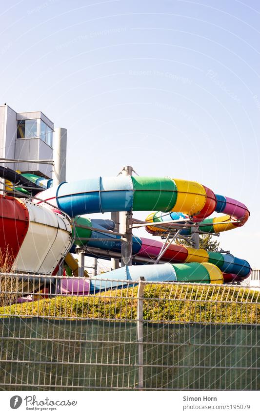 Wasserrutsche Rutsche Schwimmbad Spaßbad Freizeit & Hobby bunt Ferien & Urlaub & Reisen Schwimmen & Baden Sommer Erholung Freude rutschen Freibad Wassersport