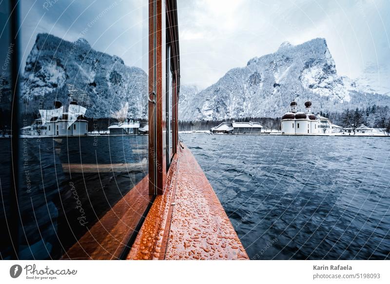 Kirche St. Bartholomä im Winter Schifffahrt Spiegelung Berchtesgadener Alpen Berchtesgadener Land schoenau am koenigssee Landschaft Natur Tourismus Tag Bayern