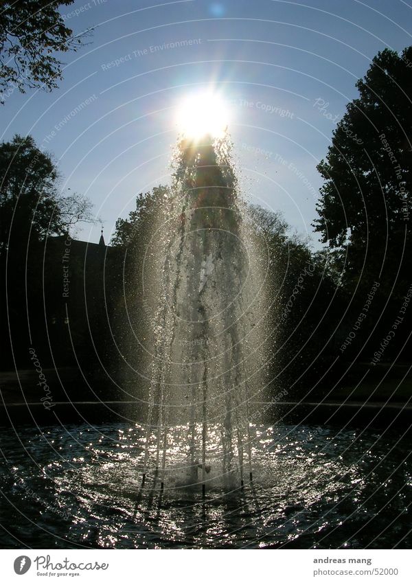 Springbrunnen Kerze Brunnen Licht Strahlung springen Sonne Wasser Silhouette Säule water sun candle