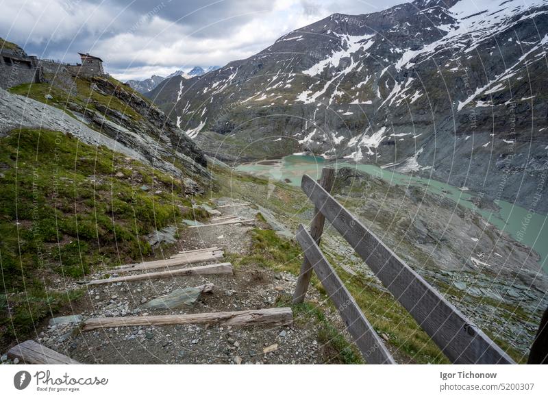 Wanderweg zum Großglockner Berggletscher. Österreich. Sommer Weg Berge u. Gebirge Pasterze Wanderer alpin Park Natur national Ansicht Landschaft reisen Europa