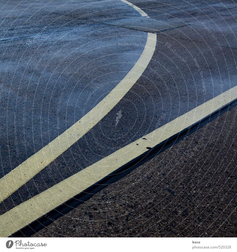 annäherung. schlechtes Wetter Flughafen Straße Straßenkreuzung Wege & Pfade Wegkreuzung Autobahn Flugplatz Landebahn Stein Beton Linie dunkel einfach nass blau