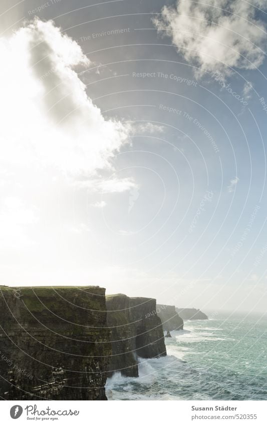 Irland Natur Landschaft Sonne Schönes Wetter Sturm Hügel Felsen Wellen Küste Bucht außergewöhnlich bedrohlich Cliffs of Moher Republik Irland Atlantik Rauch rau