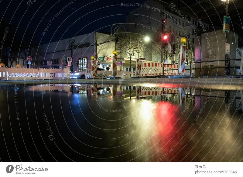 Ecke Schönhauser Prenzlauer Berg Pfütze Kino Schönhauser Allee Nacht Reflexion & Spiegelung Winter Baustelle Berlin Stadtzentrum Hauptstadt Außenaufnahme