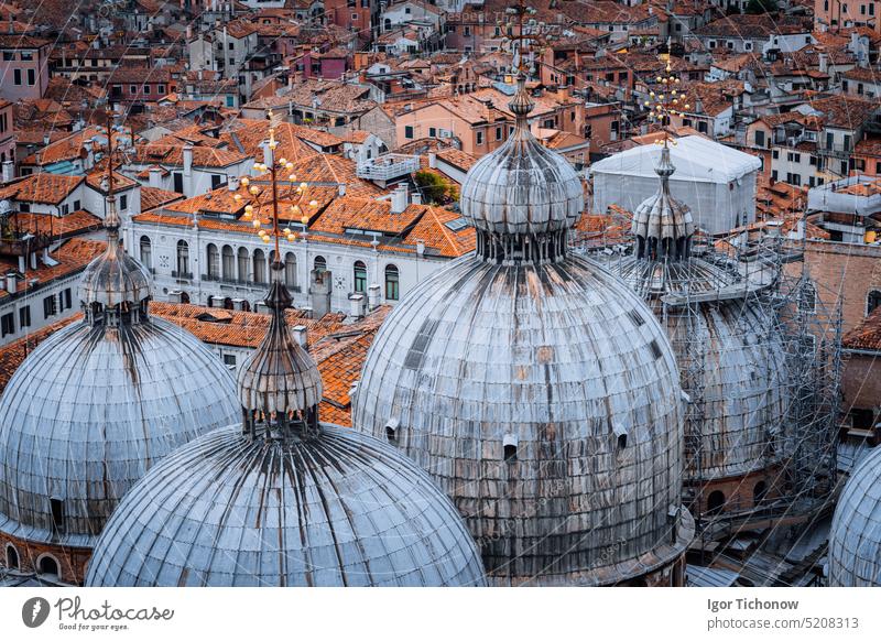 Berühmte Basilica di San Marco Kathedrale am Markusplatz in Venedig, Italien. Europa venezia berühmt Kirche Kupelle Dom Antenne Architektur Wahrzeichen