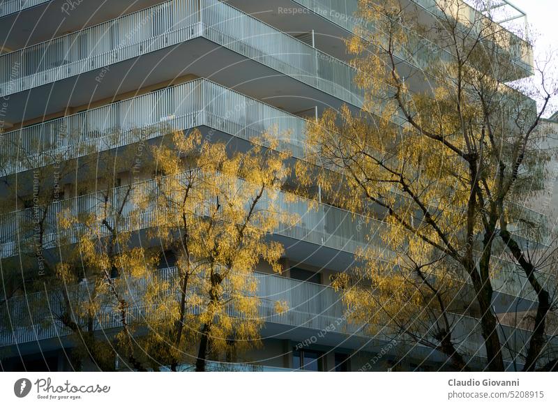 Modernes Wohngebäude in der Via Stilicone, Mailand, Italien Europa Januar Lombardei Architektur Balkon Gebäude Großstadt Farbe Tag Außenseite im Freien Palast