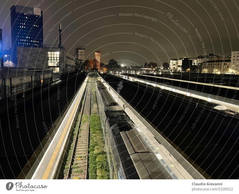 Bahnhof Porta Garibaldi in Mailand am Abend Europa Gae Aulenti Italien Lombardei Porta Nuova Architektur Gebäude Großstadt Stadtbild Farbe Außenseite