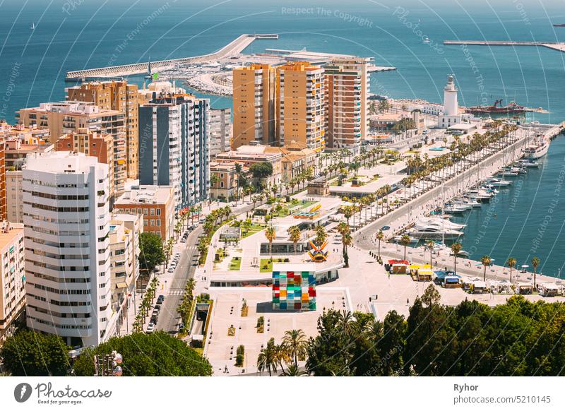 Malaga, Spanien. Bezirk. Mehrstöckiges Wohnhaus in Málaga Spanien im Freien urban Ansicht Europa Großstadt Leuchtturm Gebäude Costa del Sol Stadt mediterran