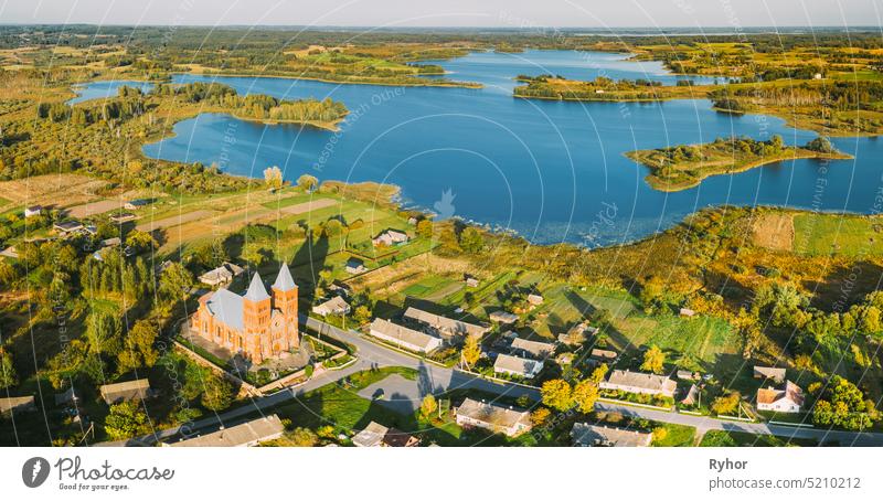 Ikazn, Bezirk Braslaw, Vitebsk Voblast, Belarus. Luftaufnahme der Kirche des Leibes Gottes Braslau Braslawisch Braslaver Seen Antenne Architektur Einstellung