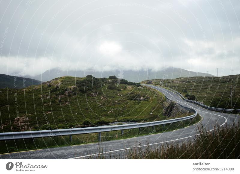 on the road II, Irland August 2018 Landschaft Republik Irland Natur Außenaufnahme Tag Wolken Himmel Textfreiraum oben Farbfoto weite Nationalpark wildlife