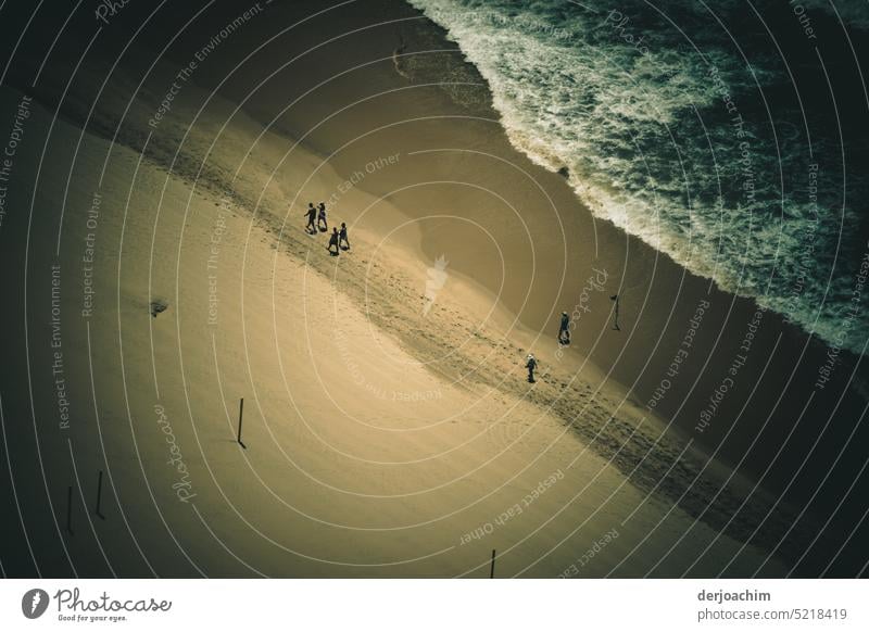 kunderbunt / Spaziergang am Pacific- Strand. Strandspaziergang Sand Farbfoto Landschaft Außenaufnahme Meer Sommer Küste Wasser Natur Erholung Idylle Strandleben