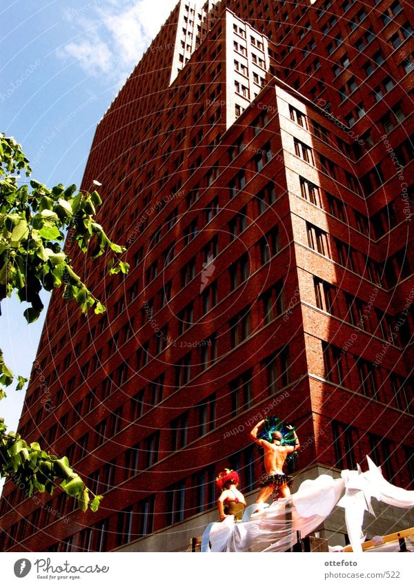 CSD Berlin 2002 Potsdamer Platz Hochhaus Christopher Street Day Architektur