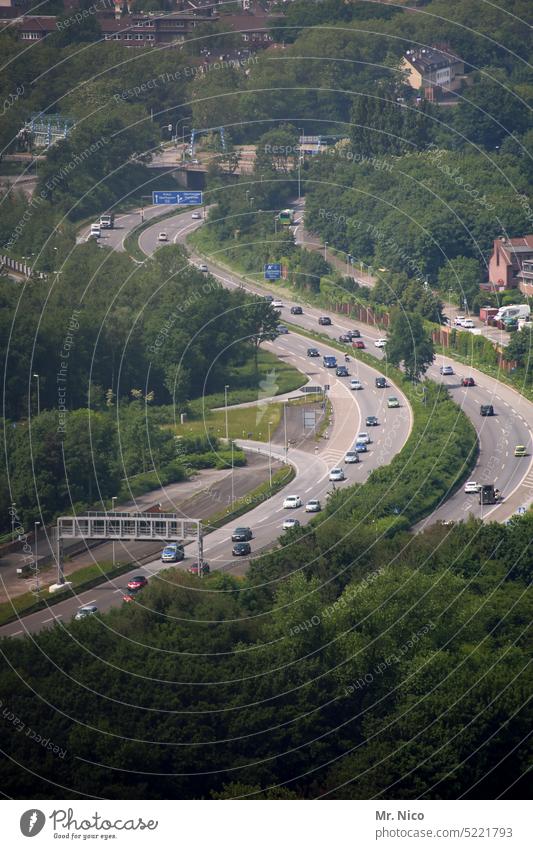 Autobahn Verkehr Straße Verkehrswege Autofahren Straßenverkehr PKW Mobilität Verkehrsmittel Berufsverkehr Wege & Pfade S Kurve Ruhrgebiet Vogelperspektive