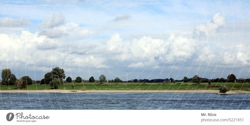 NiederRhein Flussufer Wasser Landschaft flussabwärts Flusslandschaft Niederrhein Natur Umwelt Nordrhein-Westfalen Deutschland fließendes wasser Wasserstraße