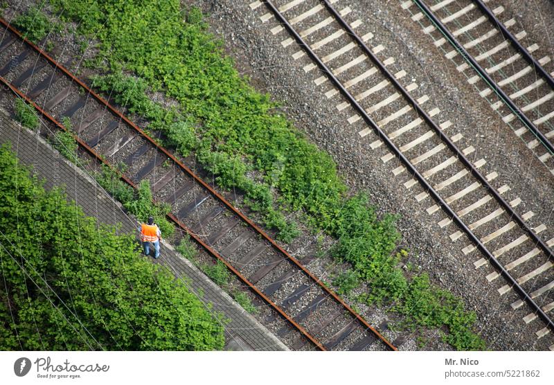 Gleisarbeiter Schienenverkehr Eisenbahn Gleise Güterverkehr & Logistik Schienennetz Verkehrswege Bahnfahren Vogelperspektive Eisenbahnstrecke Zugstrecke