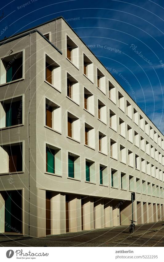 Neubau architektur berlin büro city deutschland fassade fenster froschperspektive gebäude hauptstadt haus himmel hochhaus innenstadt kiez leben mitte modern