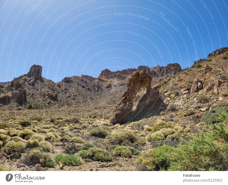 Der Felsen "Zapato de la Reina" im Nationalpark del Teide auf Teneriffa Sicht Pico del Teide La Orotava Bergspitze Urlaub Kanarische Insel Steine