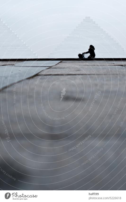 der Weg ist das Ziel - mehr Platz fürs Rad Silhouette Wege & Pfade Pyramide abstrakt minimalistisch Einsamkeit Straße Fahrrad urban Tristesse Fahrradfahren