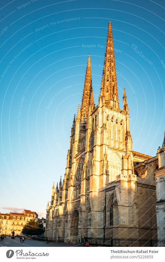 Katedrale Saint André im Sonnenschein bordeaux Frankreich touristisch städtetrip Gebäude Tourismus Europa reisen historisch Französisch blau Stimmung