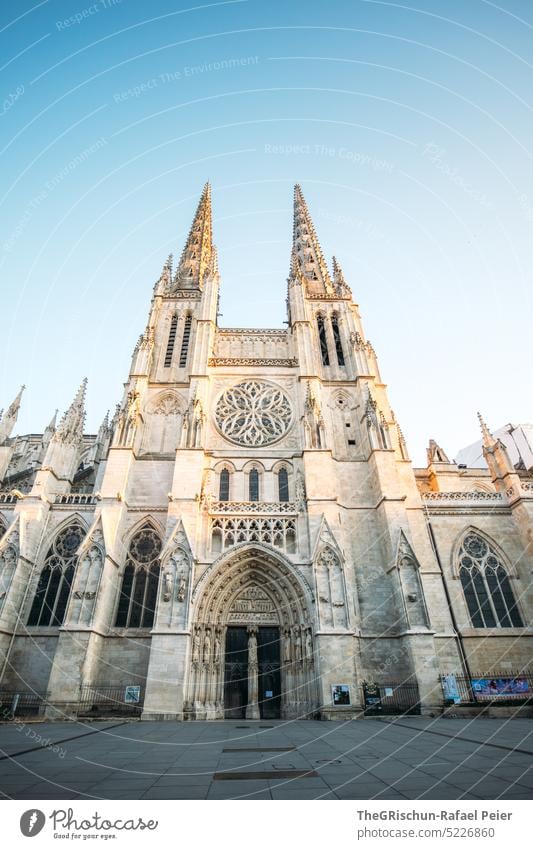 Katedrale Saint André in der Abenddämmerung bordeaux Frankreich touristisch städtetrip Gebäude Tourismus Europa reisen historisch Französisch blau Stimmung