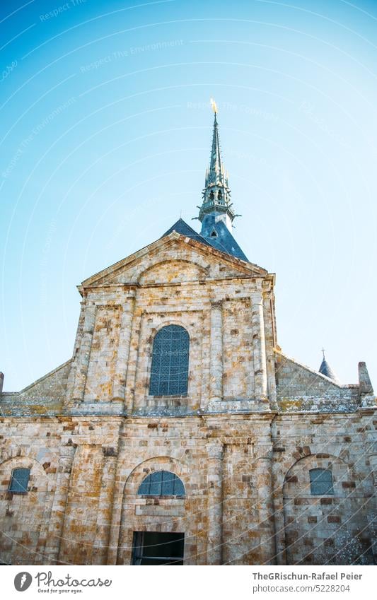 Kirche Mont Saint Michel vor blauem Himmel - Frankreich Bretagne mont saint michel mont saint-michel Mont St. Michel Mont St.Michel Abtei Gebäude Architektur