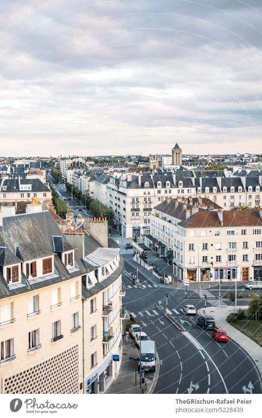 Altstadt und Strasse mit Autos - CAEN - Frankreich caen Stadt Architektur Sehenswürdigkeit Tourismus Außenaufnahme Ferien & Urlaub & Reisen Stadtzentrum Bauwerk