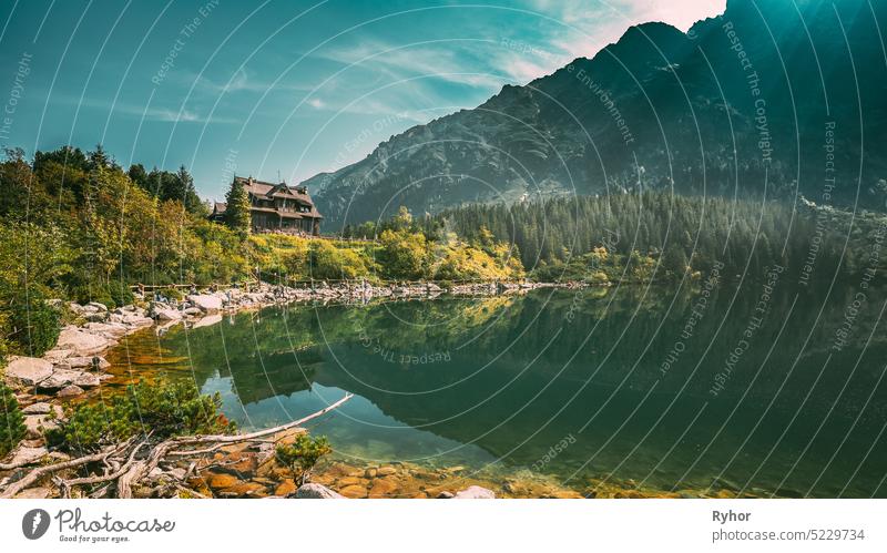 Tatra-Nationalpark, Polen. Kleine Berge See Zabie Oko oder Ma e Morskie Oko im Sommer Morgen. Fünf-Seen-Tal. Schöne landschaftliche Aussicht. Europäische Natur