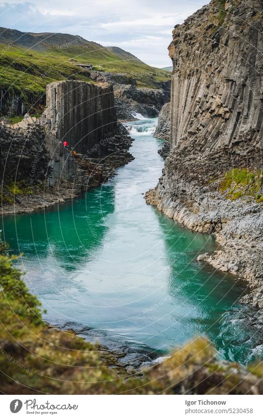 Studlagil Basalt-Canyon, Island. Eine der epischsten und wunderbarsten Natursehenswürdigkeiten in Island Schlucht studlagil schön reisen Landschaft isländisch