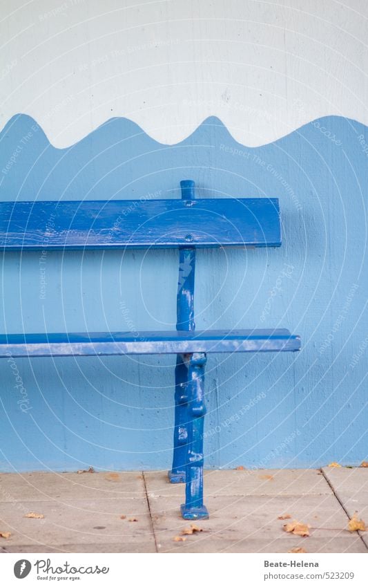 Halbe Sachen | ganzer Sitzkomfort Schwimmen & Baden Schwimmbad Sommer Park Mauer Wand Beton Stahl beobachten entdecken Erholung Blick sitzen ästhetisch