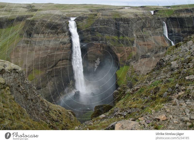 Wasserfall und Strommasten Wasserfälle fallen tief Landschaft Umwelt Felsen Schlucht wild Gischt Gischtwasser tiefe nass fließen Natur Kraft Aufprall aufprallen