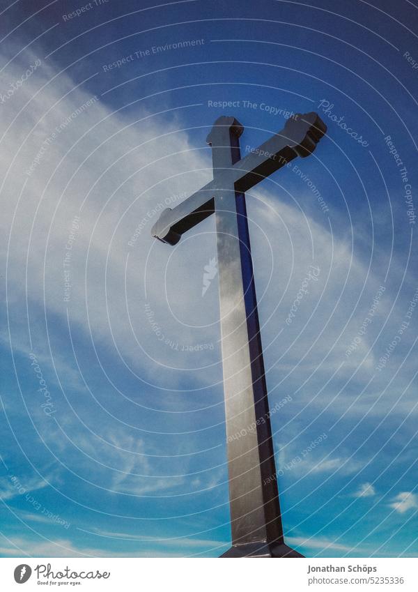 Körnerkreuz auf dem Körnerdenkmal auf dem Harrasfelsen an der Zschopau Frankenberg Sachsen Außenaufnahme Ausblick Menschenleer Farbfoto Aussicht Harrassage